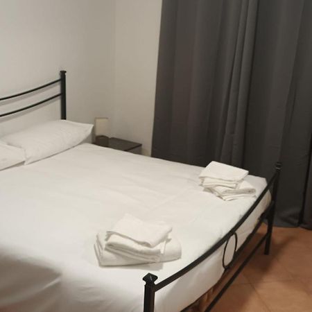 Casa N 2 Con Parcheggio Privato E Colonnina Ricarica Lägenhet Livorno Exteriör bild