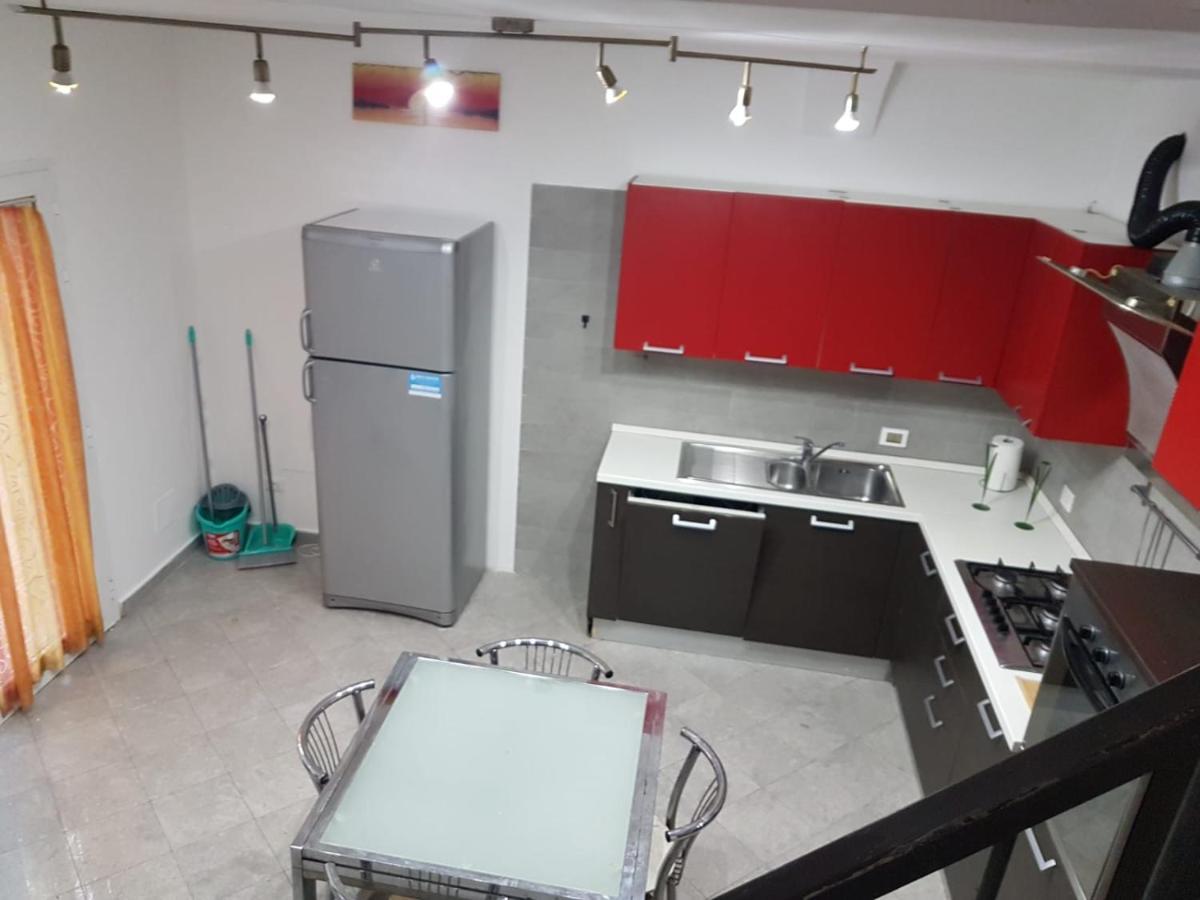 Casa N 2 Con Parcheggio Privato E Colonnina Ricarica Lägenhet Livorno Exteriör bild