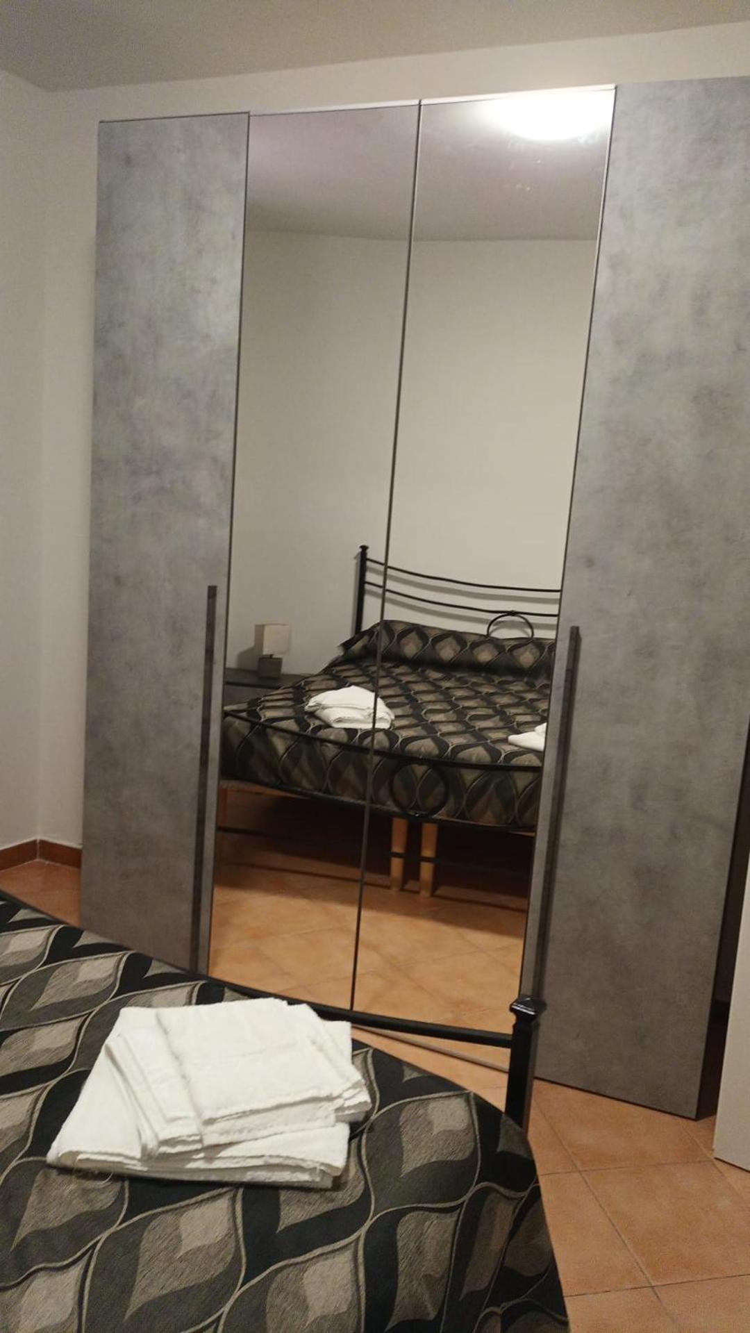 Casa N 2 Con Parcheggio Privato E Colonnina Ricarica Lägenhet Livorno Exteriör bild