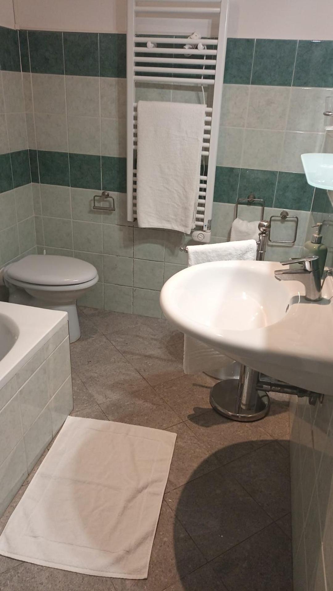Casa N 2 Con Parcheggio Privato E Colonnina Ricarica Lägenhet Livorno Exteriör bild