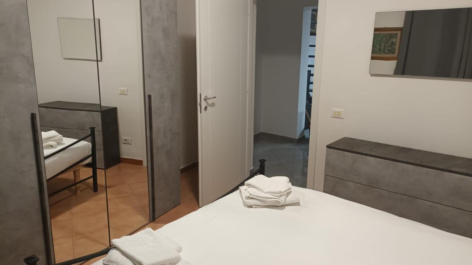 Casa N 2 Con Parcheggio Privato E Colonnina Ricarica Lägenhet Livorno Exteriör bild